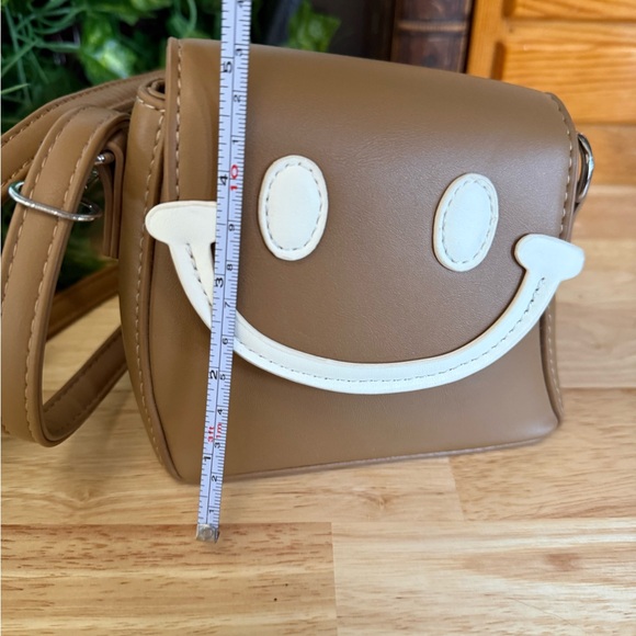 Smiley Face Mini Crossbody Bag Tan Faux Leather Cute Novelty Purse - Picture 9 of 10